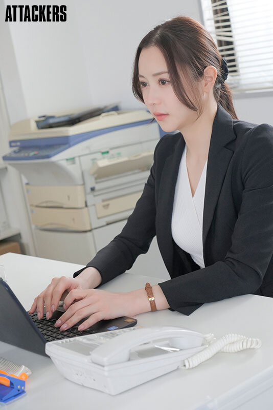 白峰ミウ(白峰美羽)作品 ATID-637 发布！高傲女上司把柄被无能下属抓到，惨被当成泄欲用肉便器