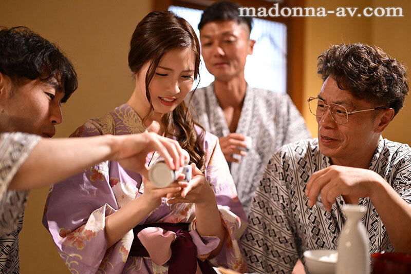 松野蘭(松野兰)作品 JUR-148 发布！人妻社员参加都是男员工温泉旅行，酒后惨遭众人轮奸中出