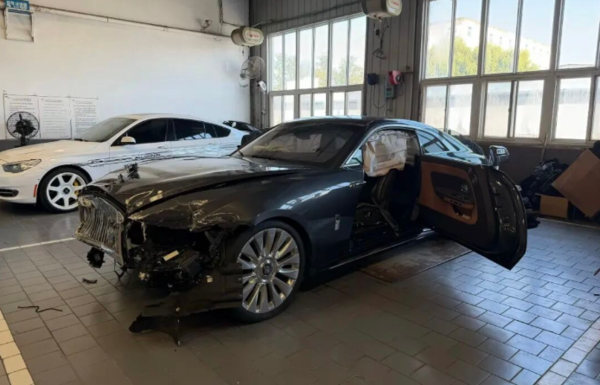 陈震劳斯莱斯回收价约280万元 租价预计为7000元一天 陈震劳斯莱斯回收价约280万元 租价预计为7000元一天