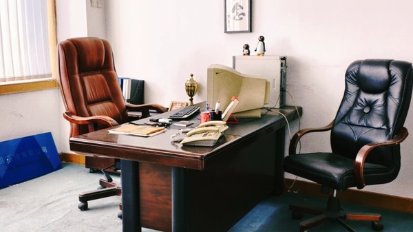 腾讯庆祝成立27周年!官方发布首间办公室的场景图片