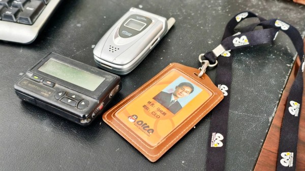 腾讯庆祝成立27周年!官方发布首间办公室的场景图片