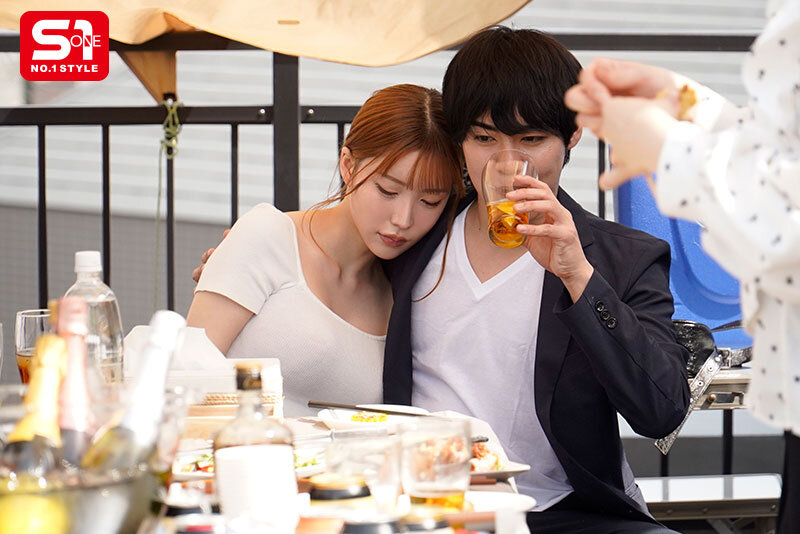 笹倉彩(笹仓彩)作品SONE-953发布!酒后变超随便的巨乳OL,在公司烤肉会上对所有员工双腿大开