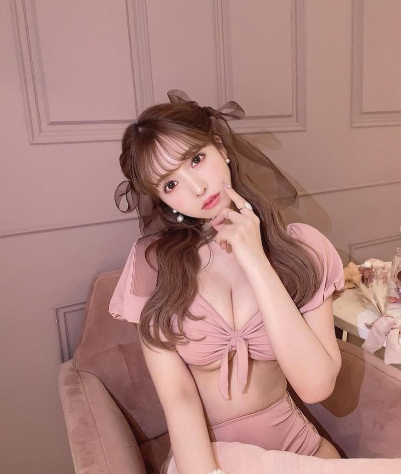 「三上悠亚」化身超爆乳护士,「粉色内衣诱惑露出」好养眼啊!