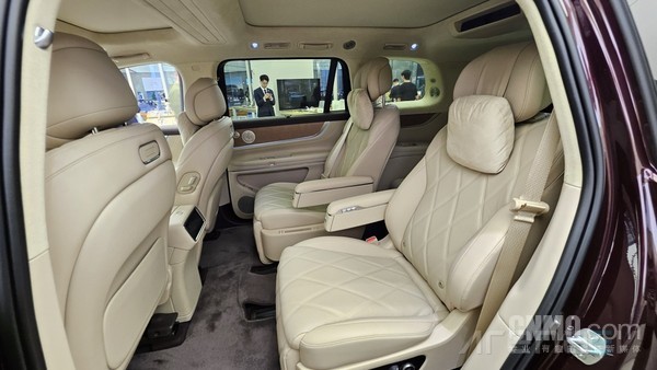 外媒评测问界M9：大块头 低风阻 性价比优势碾压路虎