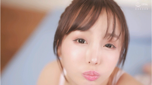 苏樱花(MOGH-001)谜の美少女冲击出道！来自新加坡的超级网红进攻日本AV界！