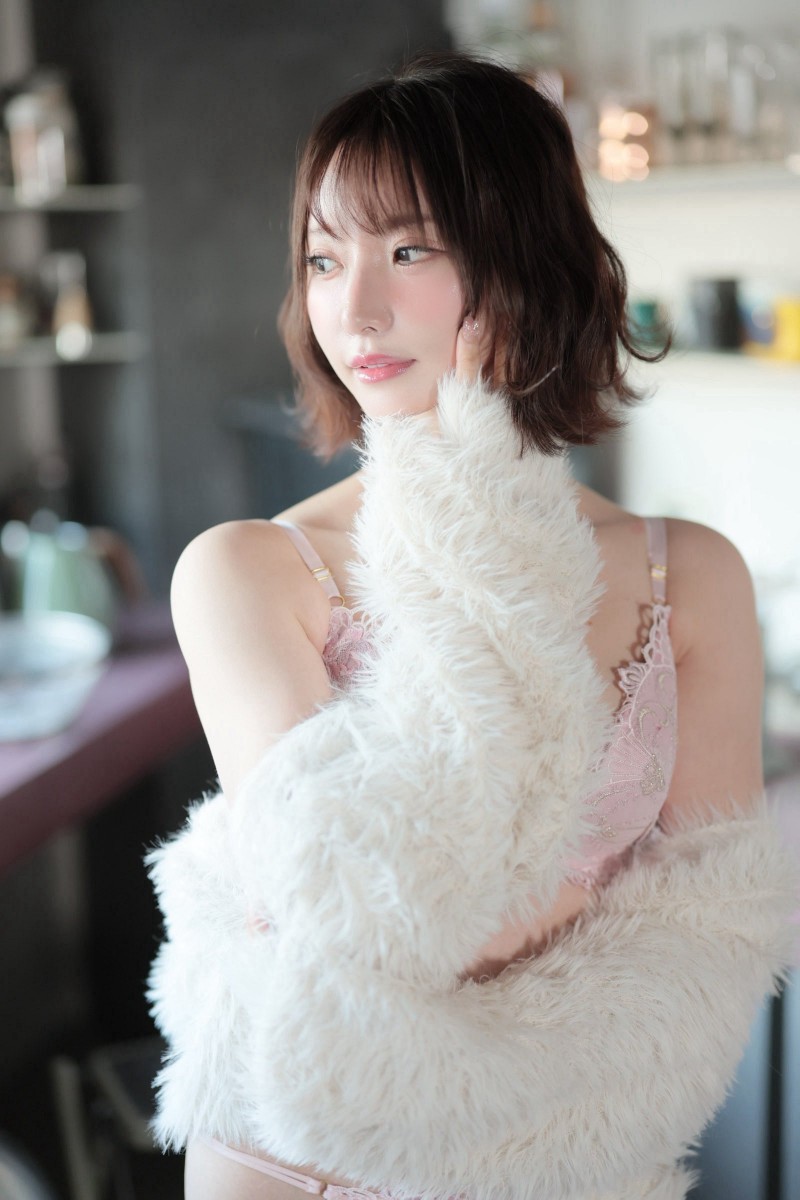 新妻ゆうか(新妻优香)离开事务所C-More