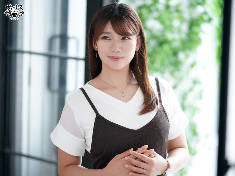 美月香织(VEO-084) 超受欢迎的「豪华饭店柜台娘」火辣出道！办理入住时狂被搭讪…