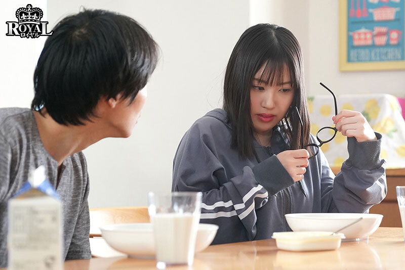 夕木こいろ(夕木小彩)作品ROYD-271发布!摩擦就让无套!朴素内敛的姐姐拿下眼镜后竟是诱惑美女!