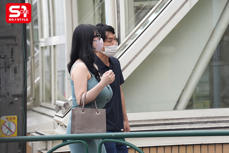 南羽琉(SNOS-135) 「巨乳人妻」兼差风俗娘，老公不在就是邻居的干到饱玩偶