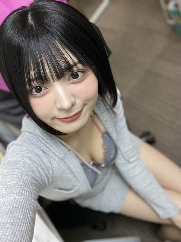 虹村优美(XVSR-876) 让人感到兴奋的美腿黑丝OL,在办公室里超激烈服务…