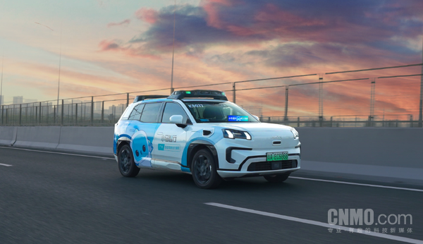 小马智行 小马智行CEO:Robotaxi事故率低于人类驾驶员近十倍